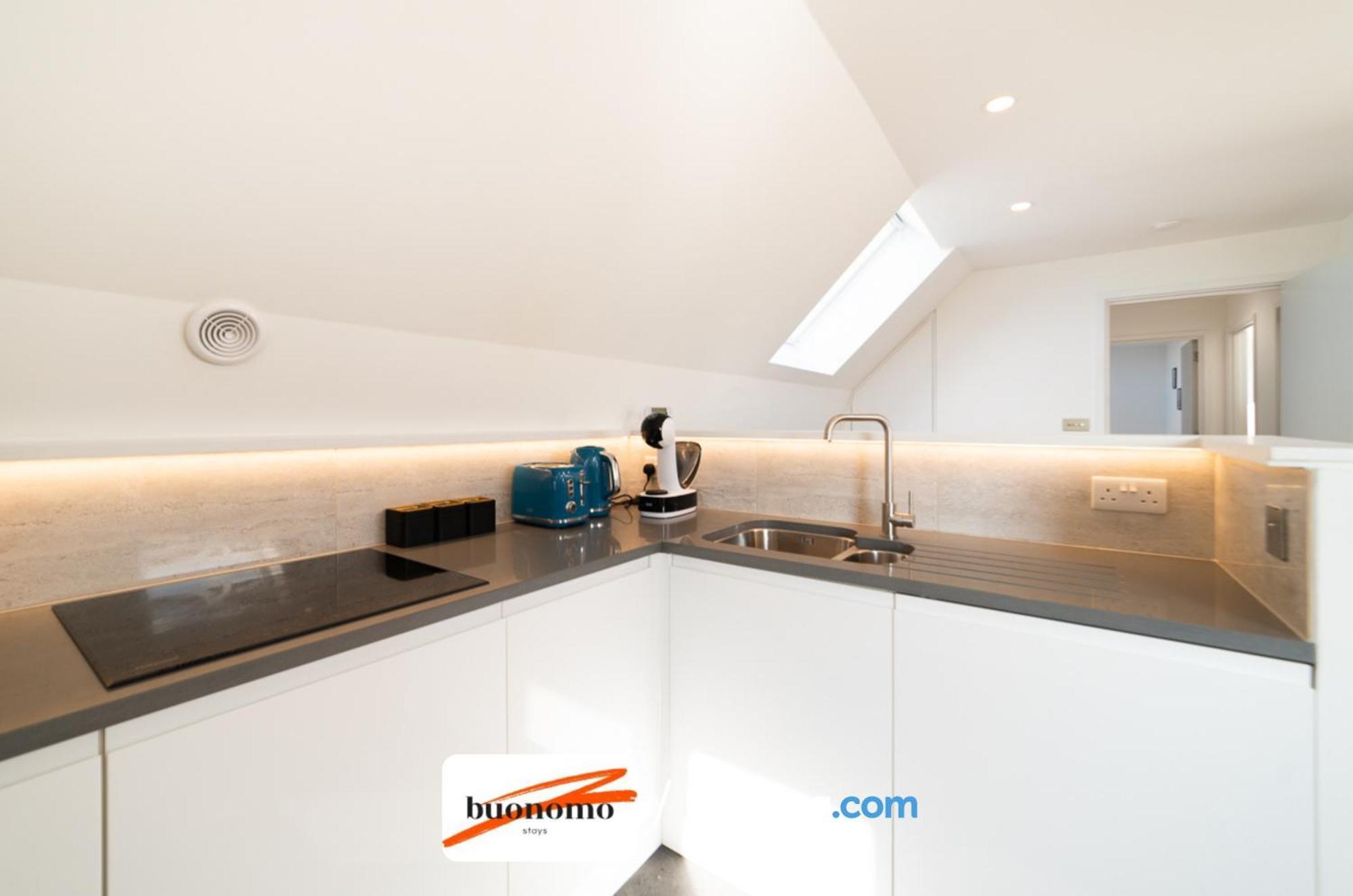 Two Bedroom Apartment At Buonomo Stays Short Lets & Serviced Accommodation London Exterior foto